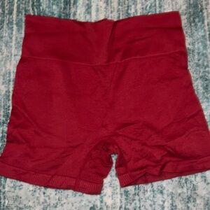RIBBED SEAMLESS RED GYM SHORTS NEVER WORN